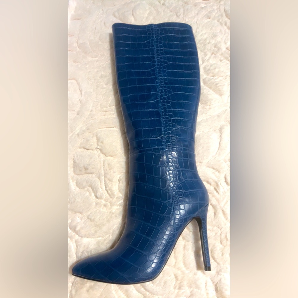 Brand New ❗️❗️Stunning Guess Boots,